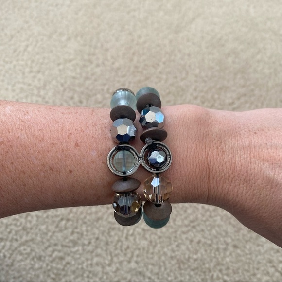 Women’s Elastic Beaded Bracelet - Picture 1 of 3